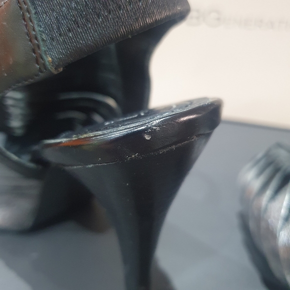 BCBG Metallic Silver and Black heels - Picture 7 of 8